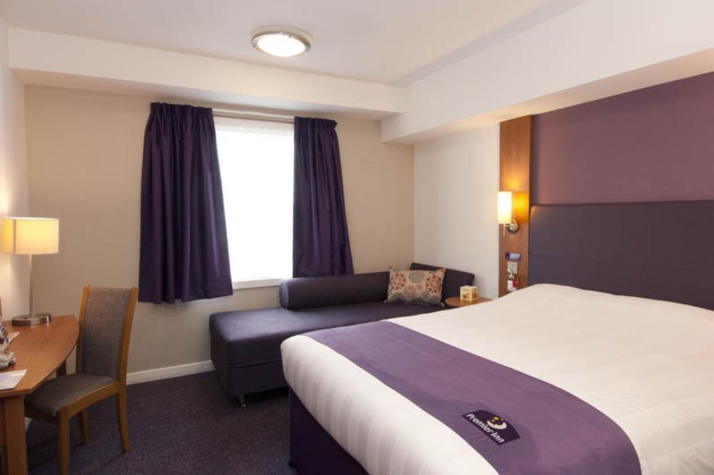 Premier Inn Falkirk Central Camelon Room photo