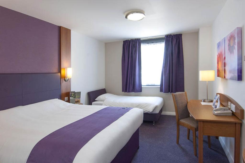 Premier Inn Falkirk Central Camelon Room photo