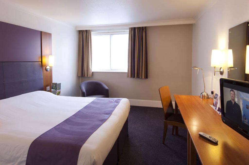 Premier Inn Falkirk Central Camelon Room photo