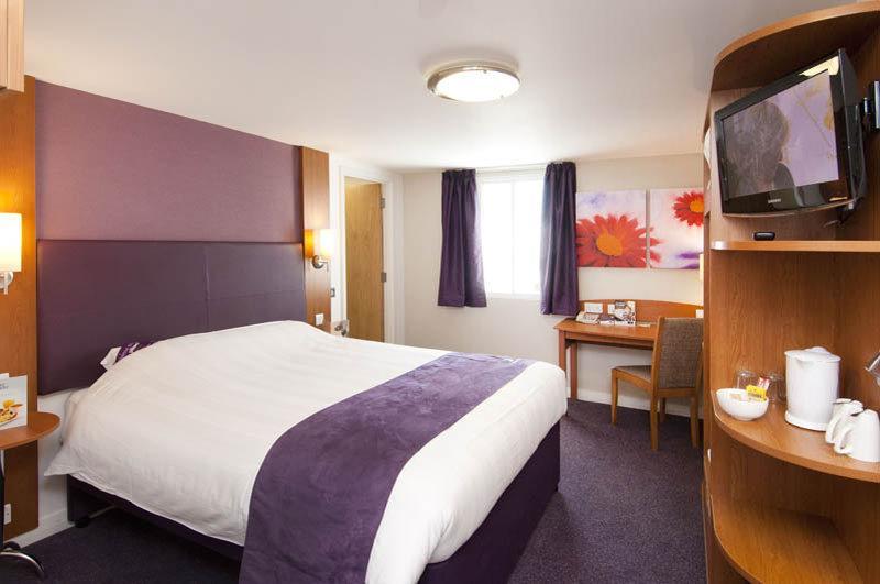 Premier Inn Falkirk Central Camelon Exterior photo