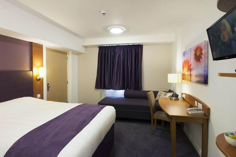 Premier Inn Falkirk Central Camelon Exterior photo